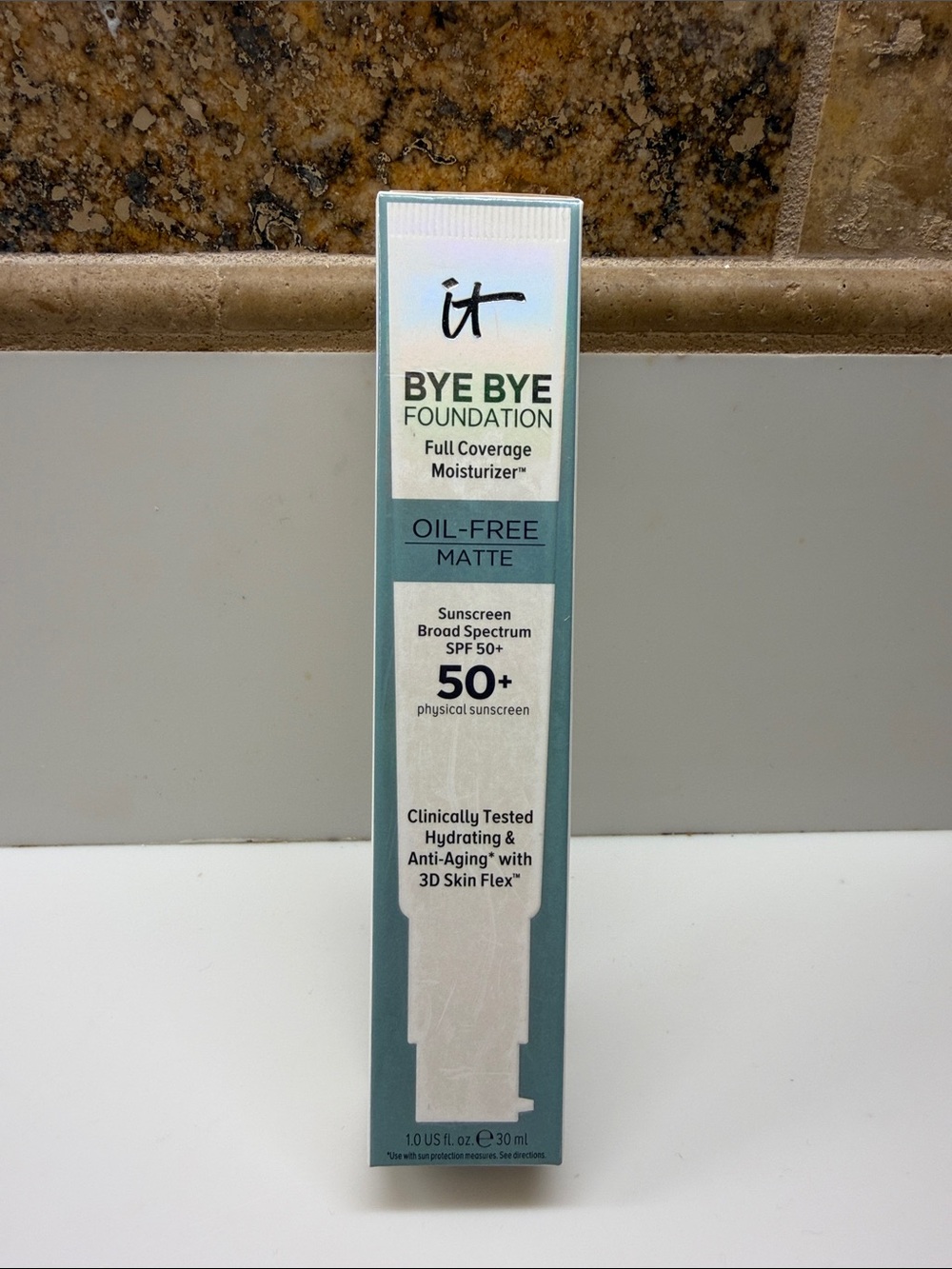 it cosmetics Bye Bye Foundation Light, Oil-Free Matte SPF 50+